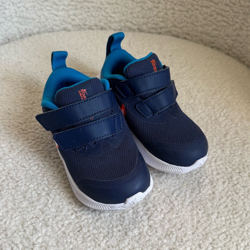 Nike Kids Navy Blue Sneakers | 6C - Picture 2 of 9